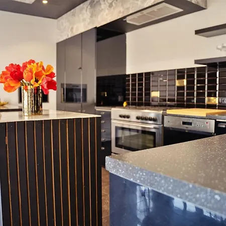 Gatsby River I Apartment
