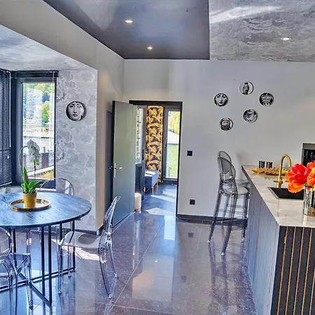 Gatsby River I Apartment