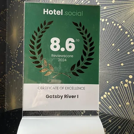 Gatsby River I Apartment