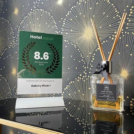 Gatsby River I דירה